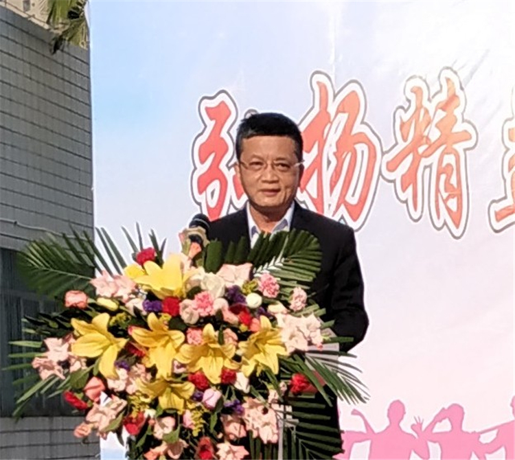 圖為梁軍同志作動(dòng)員講話(huà)。